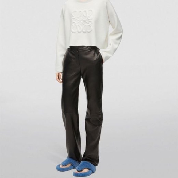 Loewe 2023 New 3D Embossed LOGO Cashmere Sweater featuring a sculpted design. - Picture 5 of 7